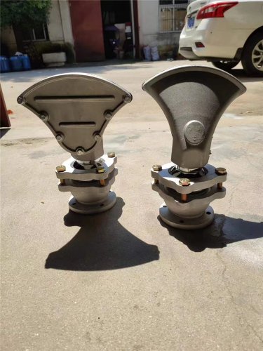 灑水車(chē)萬(wàn)向可拆卸前噴頭（不銹鋼萬(wàn)向旋轉(zhuǎn)底座，全鋁合金可拆卸清洗的鴨嘴頭）