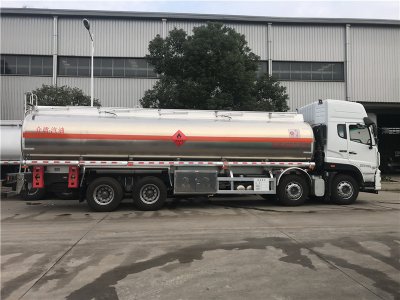 重汽斯太爾前四后八27.7方鋁合金運(yùn)油車，20.4噸鋁合金油罐車