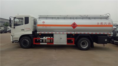 東風(fēng)天錦13.8方運(yùn)油車，天錦單橋11.5噸油罐車